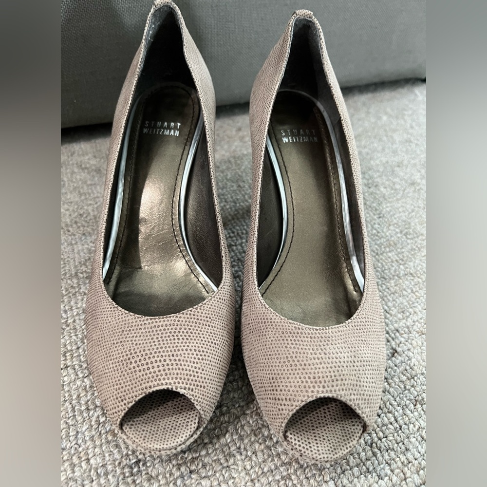 Stuart Weitzman Peep Toe pump